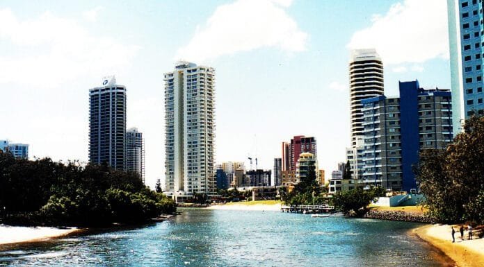 Surfer’s Paradise, Pusat Hiburan Keluarga Australia