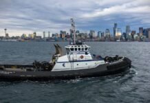 Mobil Crane Jatuh dari Tugboat, Sopir Berhasil Selamat