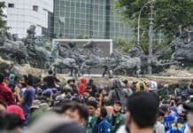 Unjuk Rasa Tolak UU Cipta Kerja di Jakarta Sisakan Sampah 2,1 Ton