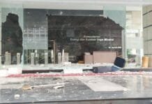 Gedung Kementerian ESDM Terkena Imbas Demo UU Cipta Kerja