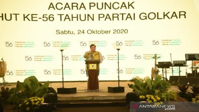 Ketua Umum Partai Golkar Airlangga Hartarto saat membacakan pidato HUT Partai Golkar Ke-56 di di Hutan Kota Plataran Kompleks Gelora Bung Karno (GBK), Senayan, Jakarta, Sabtu (24/10/2020) malam | ANTARA