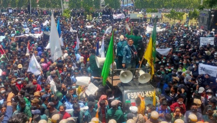Aksi menolak UU Cipta Kerja (ANTARA)