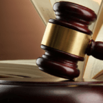 Ilustrasi palu pengadilan (pewartaindonesia.com)