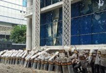 Aksi Penolakan UU Ciptaker Memanas, Gedung DPRD Sumut Dirusak