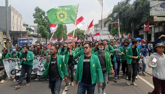 Mahasiswa UMJ longmarch