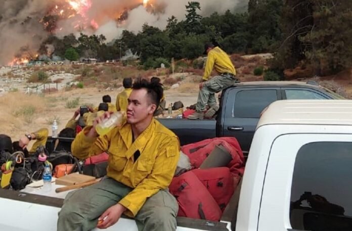Muhammad Yulfiano Gerwynaldo ikut dalam tim pemadam kebakaran hutan yang melanda wilayah California, AS (KEMLU.GO.ID)