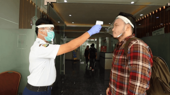 Ilustrasi pemeriksaan penumpang kapal terkait pencegahan penyebaran COVID.19 | HUBLA.DEPHUB.GO.ID