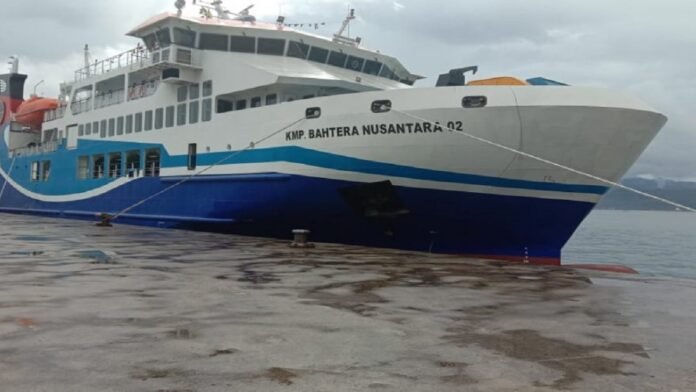 KMP Bahtera Nusantara 02. ANTARA | JOHN SOPLANIT