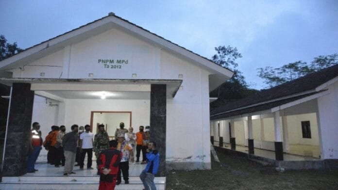 Barak pengungsian bencana erupsi Gunung Merapi di Glagaharjo, Cangkringan, Daerah Istimewa Yogyakarta | ANTARA