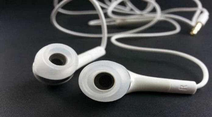 Ingat, Jangan Berlama-lama Menggunakan Earphone