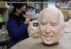 Produsen Topeng Jepang Mencampakkan Trump, Merangkul Biden