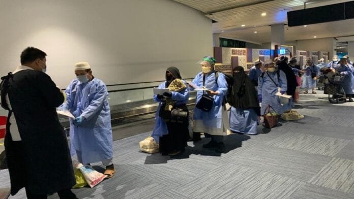 Pemeriksaan dokumen terhadap 29 WNI anggota Jamaah Tabligh yang dipulangkan dari India | KEMLU RI