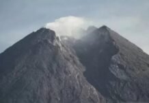 Gunung Merapi Luncurkan Awan Panas Guguran Sejauh 1.800 Meter