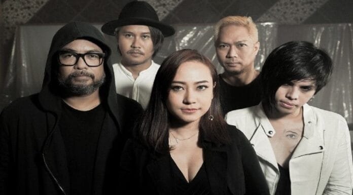 Aiu Ratna, Vokalis Tetap Cokelat