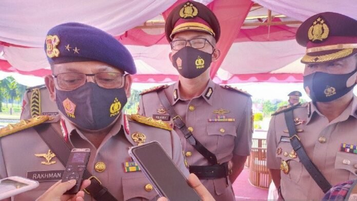 Kapolda Sulteng Irjen Pol Abdul Rakhman Baso saat memberi keterangan kepada wartawan di SPN Polda Sulteng di Donggala, Selasa (17/11/2020).ANTARA | SULAPTO SALI
