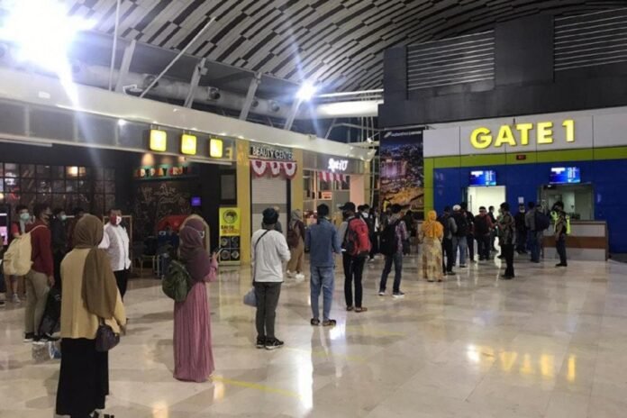 Suasana di terminal penumpang Bandara Sultan Hasanuddin Makassar, Sulawesi Selatan | ANTARA