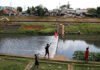 Banjir Kanal Timur Jadi Area Bermain Anak