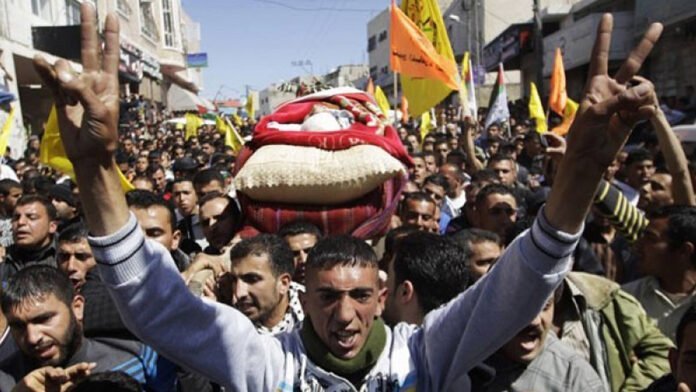 Prosesi pemakaman jenazah pekerja Palestina