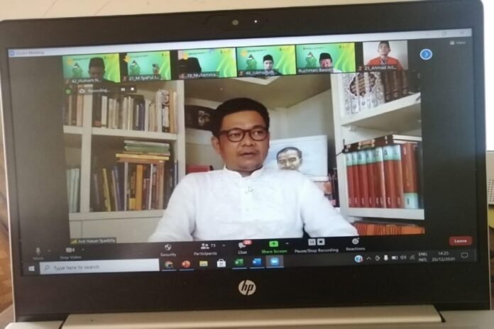 Tangkapan layar Wakil Ketua Komisi VIII DPR RI Ace Hasan Syadzily saat menjadi narasumber pada Pendidikan dan Pelatihan Kepemimpinan Mahasiswa Tingkat Nasional untuk kalangan aktivis Perguruan Tinggi Keagamaan Islam (PTKI) se-Indonesia | KEMENAG.GO.ID