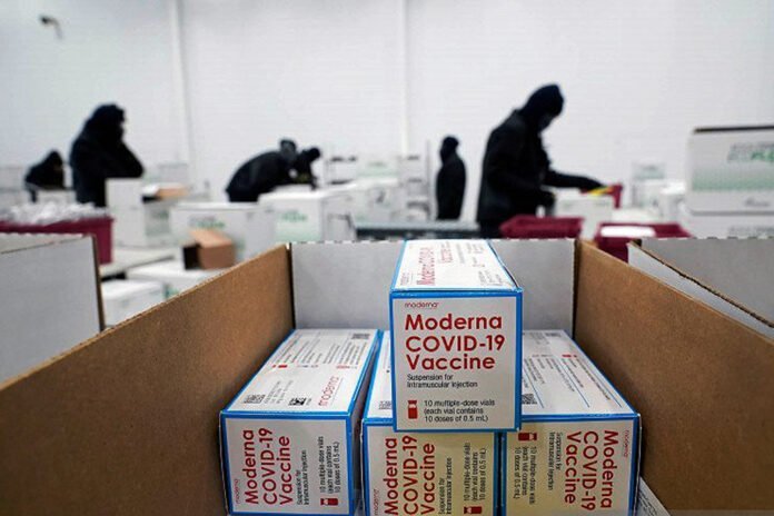 2020-12-20T135817Z_2100052558_RC21RK9PI2V5_RTRMADP_3_HEALTH-CORONAVIRUS-USA-VACCINE