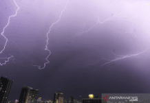 BMKG: Waspada Hujan Disertai Kilat dan Angin Kencang di Jakarta