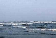 BMKG: Tinggi Gelombang Laut Selatan Jabar-DIY Capai 6 Meter