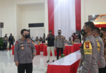 Kapolri Beri Penghargaan kepada Dua Anggota Polda Sulsel