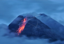 Gunung Merapi Luncurkan Lava Pijar Sejauh 800 Meter