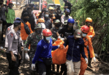 Longsor Nganjuk, Petugas Evakuasi Tiga Korban Jiwa