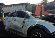 Minibus Terjun ke Jalur Arteri usai Ditabrak di Jalan Tol Cipali
