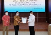 Pemkot Depok Dapat 320 Baju Hazmat dari Ace Hardware