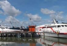 Strategi Baru! Impor Digeser ke Timur Biar Produk Lokal Gak Kalah Saing Kapal cepat tengah bersandar di Pelabuhan Tanjung Pandan | Istimewa