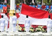 Tim Indonesia Tumbuh Bertugas pada Upacara Penurunan Bendera Negara