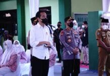Presiden-Kapolri Tinjau Vaksinasi Merdeka di Ponpes dan Tempat Ibadah se-Indonesia