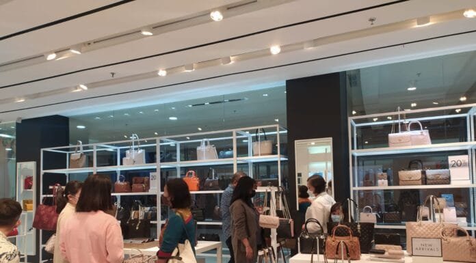 Guess Accessories Gaet Millennial Depok dengan Produk Terbatas