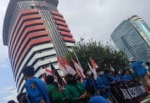 Peringati Hari Antikorupsi, Aliansi Front Milenial Jabodetabek Berunjuk Rasa di Depan Gedung KPK
