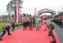 Upacara Lepas-Sambut Danrem 031/Wirabima dari Polda Riau Berlangsung Meriah