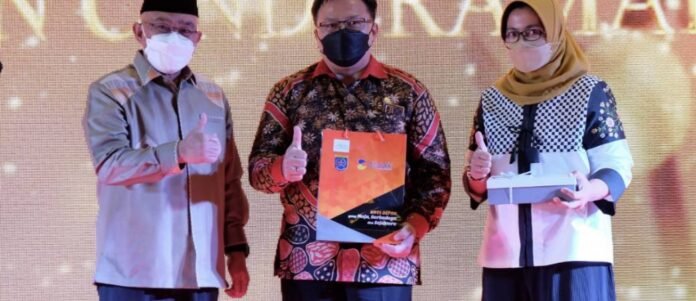 8A2564BF-3B6B-4CE6-937A-F2D644F9BE44-1040x450