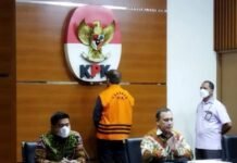 KPK Tahan Koruptor Pengadaan Helikopter AW-101 Irfan Kurnia Saleh