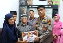 Tim Anjang Sana Polda Riau Kunjungi Keluarga Jurnalis Mitra