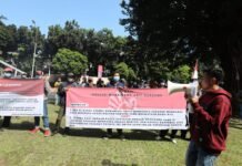 Pendemo Desak KPK Usut Dugaan Korupsi Suharso Monoarfa