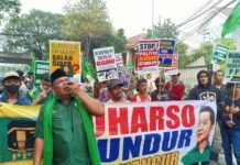 Di Depan DPP PPP, Massa FKP Minta Suharso Monoarfa Mundur