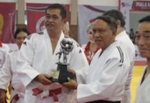 Buka Kejurnas Judo Piala Kemenpora RI, Pangkostrad Berikan Sabuk DAN 5 Kepada Menpora