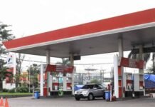 Ini Daftar Harga BBM Per 3 September 2022 Kendaraan pribadi mengisi bahan bakar minyak di sebuah SPBU | IST