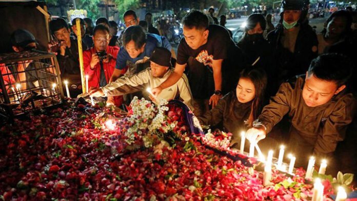 Fans BTS Galang Dana buat Korban Kanjuruhan