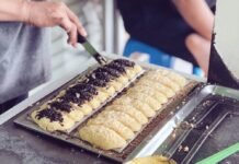 Mencicipi Gurihnya Kue Pancong, Kuliner Jadul yang Masih Eksis kue pancong kuliner jadul