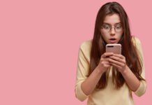 Waspada FOMO! Gangguan Jiwa Akibat Media Sosial Waspada FOMO! Gangguan Jiwa Akibat Media Sosial