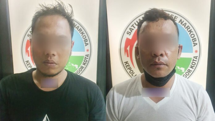 2 orang pengedar