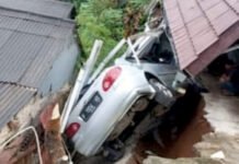 Dua Mobil Rusak Akibat Terbawa Longsor