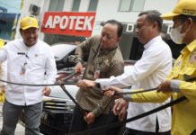 Kabel Semrawut Dipotong Dinas Bina Marga